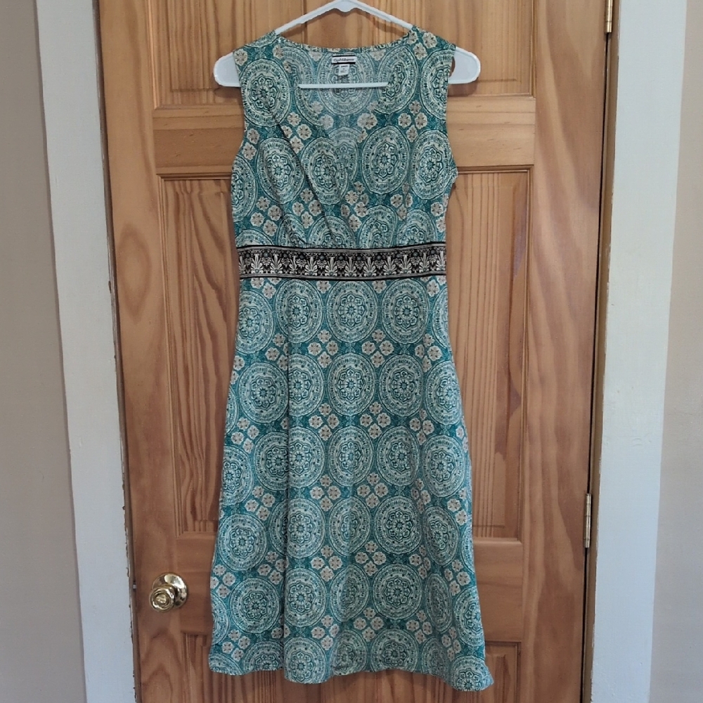 Croft & Barrow Green and Cream Patterned Midi Dress